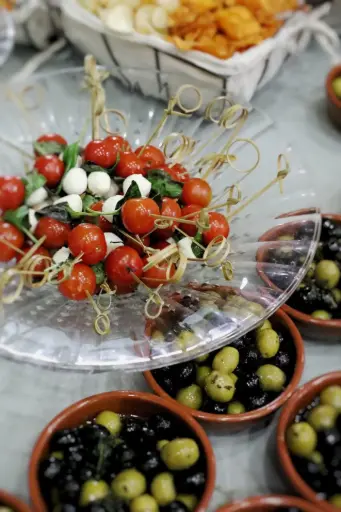 [APF024] Brochetita de tomate cherry, mozzarella y salsa pesto (r) XS