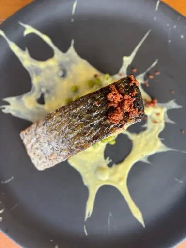 [PRI021] Corvina en crema en azafran y guisantes con virutas de jamon iberico