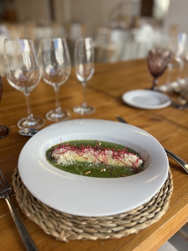 [PRI012] Canelón de brandada de bacalao con emulsión de espinacas, parmesano y pesto de piñones (r)