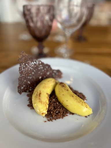 [POS003] "Reinventando Banana Split" Cremoso de platano canario con caramelo fundente, crujiente de chocolate negro y Peta-Zetas