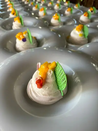 [POS045] Pavlova de mango y maracuyá, mousse de mascarpone y coco, con fruta de la pasión (r)