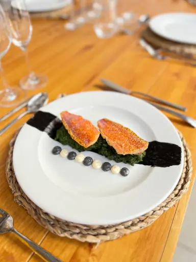[PRI092] Salmonete a la plancha con risotto de espinacas y tinta de calamar