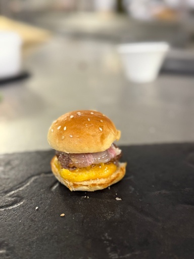 [ACP010] Hamburguesa de chuletón madurado con velo de panceta ibérica y yema de huevo curada