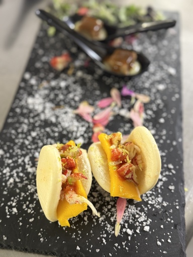 [ACP001] Bao de cangrejo real y mango con Sriracha y lima XS