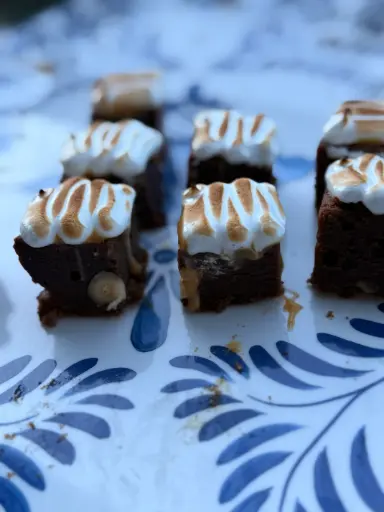 [APP004] Brownie de cacao con caramelo salado y merengue suizo (r) XS