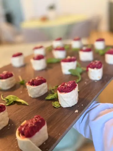 [APF112] Wrap de remolacha, aguacate, pepino encurtido y polvo de avellana XS