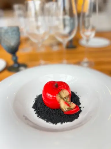 [POS001] "La Manzana de Blancanieves" Salteado de manzana, cremoso de su pulpa y tierra de cítricos
