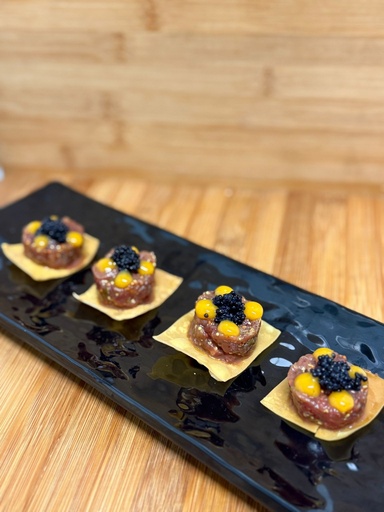 [AFP008] Steaktartar con yema curada y perlas de mar