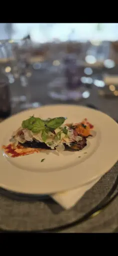 [PRI073] Milhojas de berenjena con lascas de parmesano y tomate